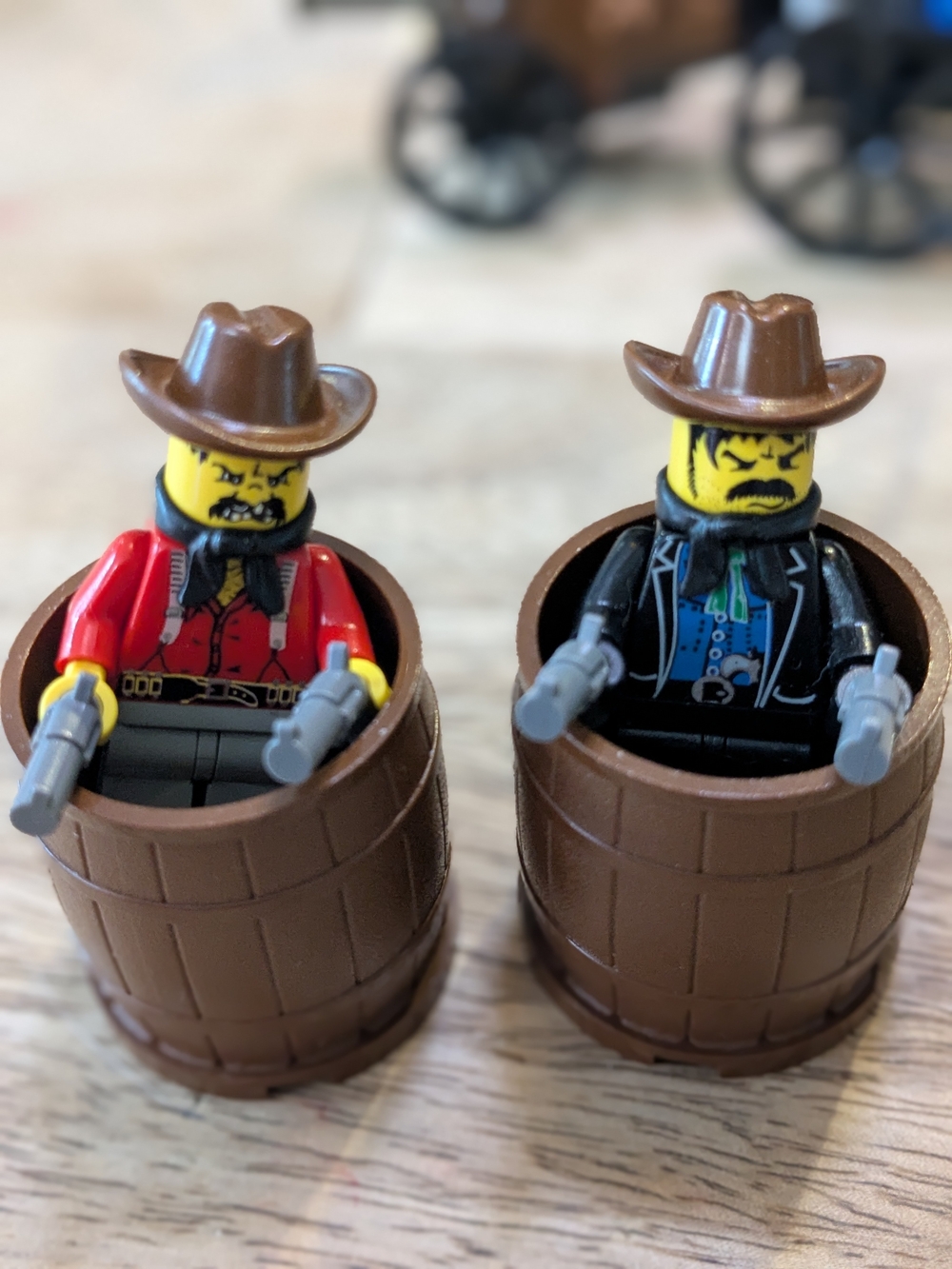 🔥 LEGO 6769 Fort Legoredo (1996) — RARE Classic Western Fort! 🔥 - Picture 15 of 16